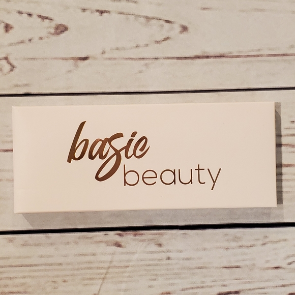 Basic Beauty pallet - Picture 1 of 5